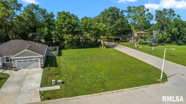 75 Firefly CT, Chatham, IL 62629