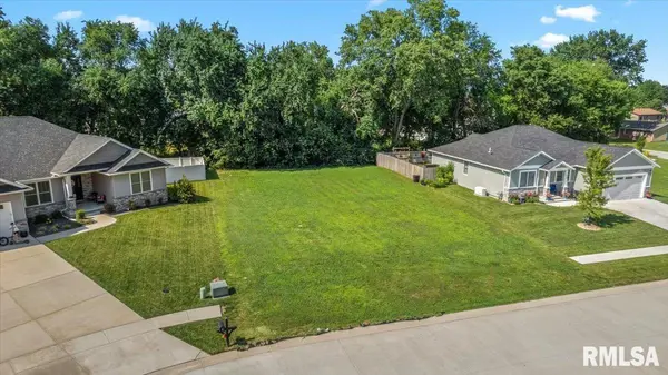 83 Firefly CT, Chatham, IL 62629