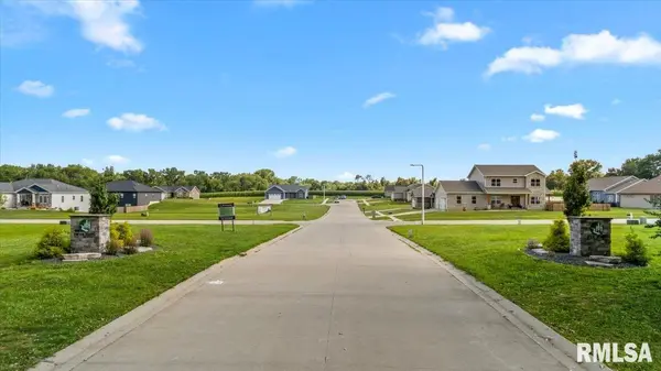 83 Firefly CT, Chatham, IL 62629