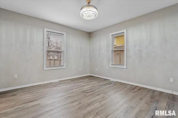 1215 N 5TH ST, Springfield, IL 62702