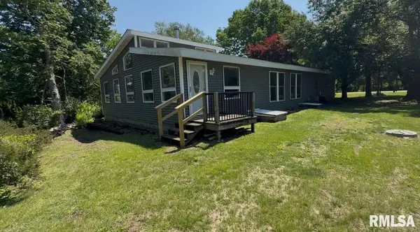 636 LINDEN PT, Petersburg, IL 62675
