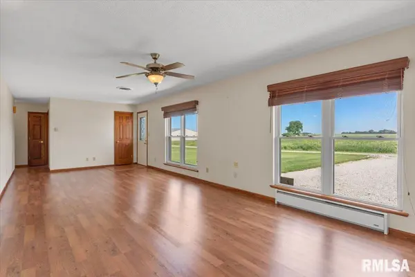 14201 WILLIAMSON RD, Virden, IL 62690
