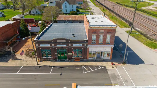 100-102 Governor Oglesby ST, Elkhart, IL 62634