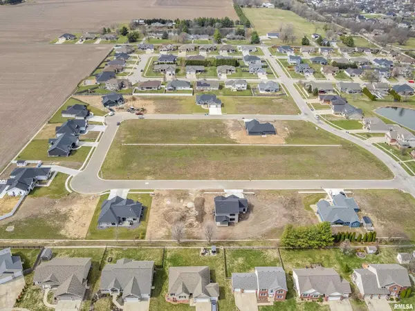 413 Sundown LN, Chatham, IL 62629