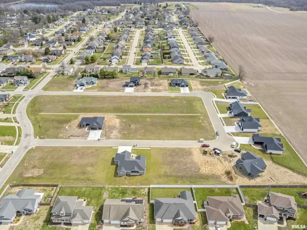 417 Sundown LN, Chatham, IL 62629
