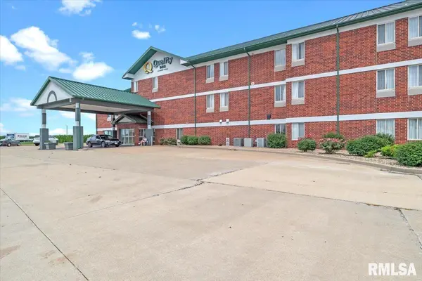 200 COMFORT DR, Jacksonville, IL 62650