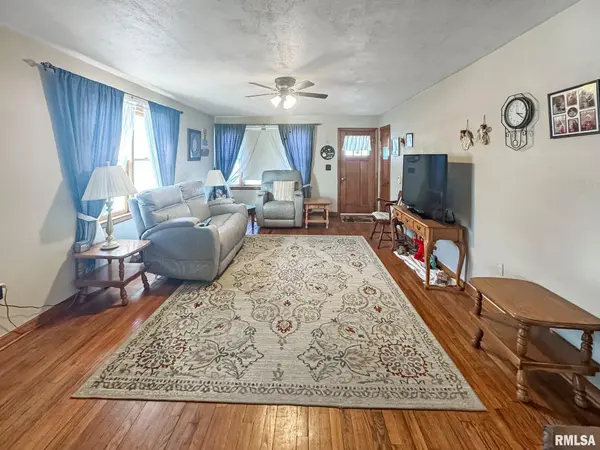 118 E FRANKLIN ST, Mt Sterling, IL 62353