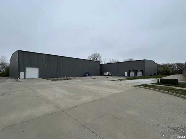 17 Kemp DR, Chatham, IL 62629