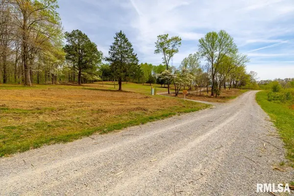000 Dutton Chapel RD, Golconda, IL 62938