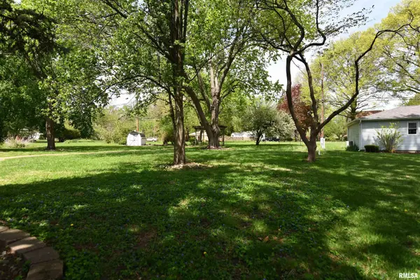 12 DIANE RD, Decatur, IL 62526