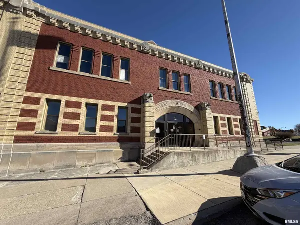 149 N BROAD ST, Galesburg, IL 61401