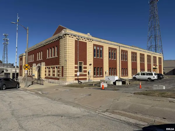 149 N BROAD ST, Galesburg, IL 61401
