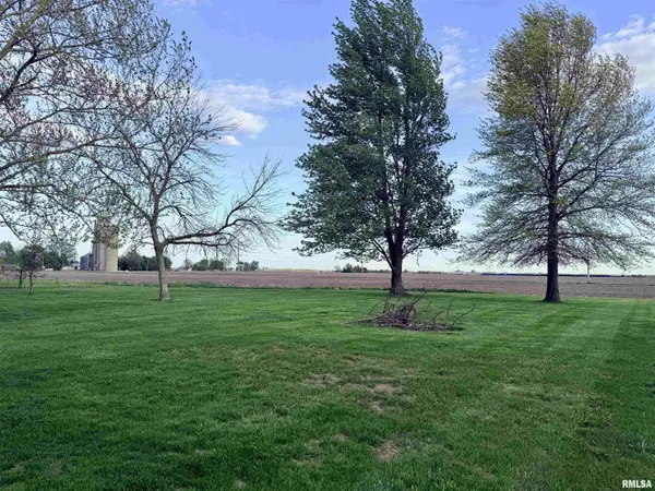 410 W MAPLE ST, Timewell, IL 62375