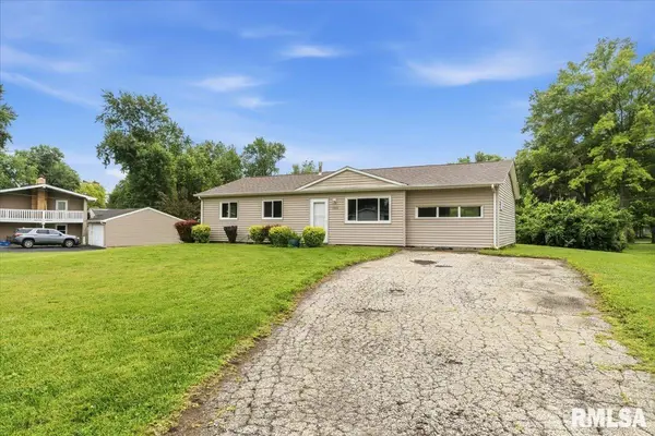1600 E WALNUT ST, Chatham, IL 62629