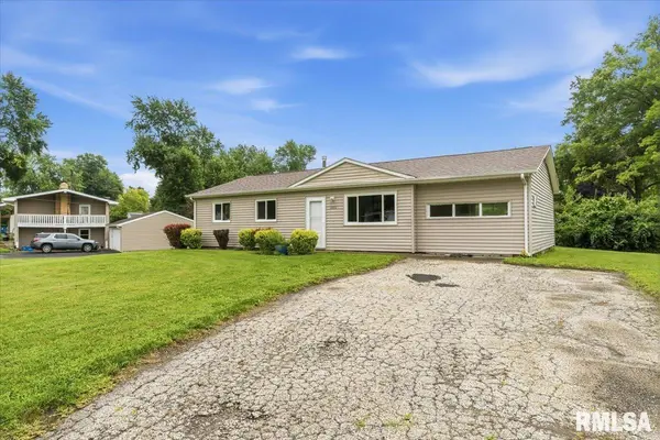 1600 E WALNUT ST, Chatham, IL 62629