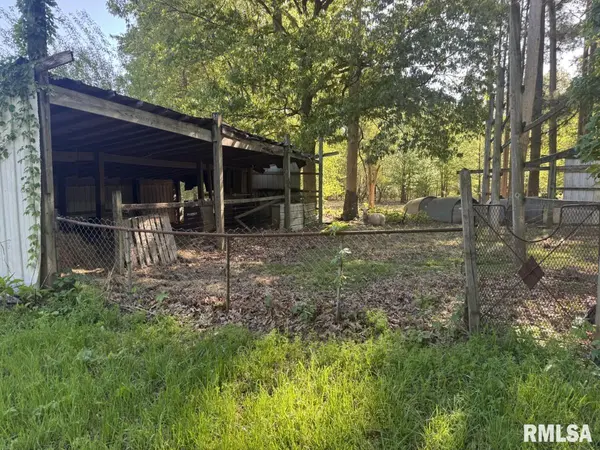 000 Laminack RD, Carterville, IL 62918