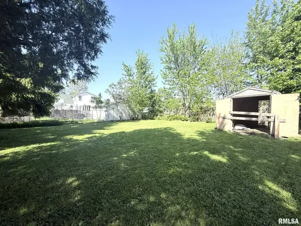 1057 S PEARL ST, Galesburg, IL 61401