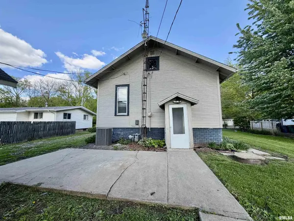 215 S FULTON ST, Avon, IL 61415
