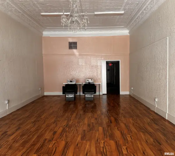 219 E MAIN ST, Galesburg, IL 61401