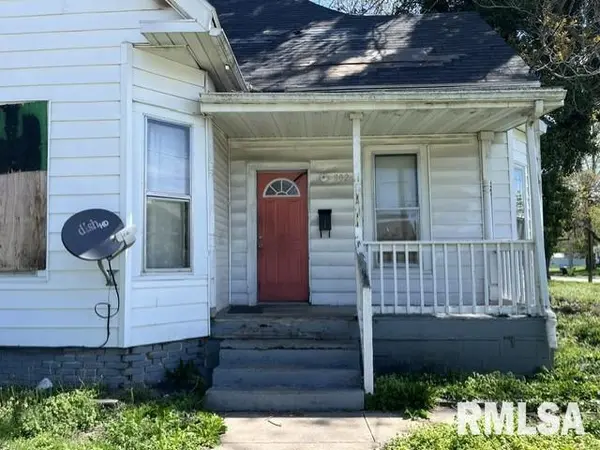 802 N CLAY AVE, Jacksonville, IL 62650