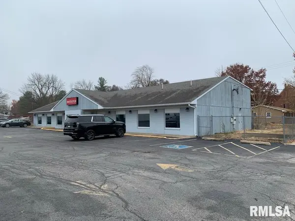 860 S MAIN ST, Jacksonville, IL 62650