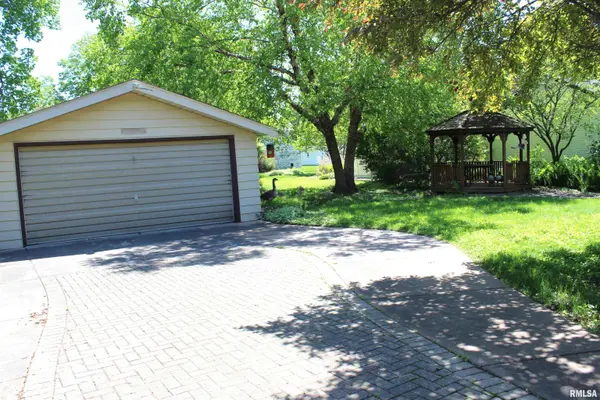 1667 N Prairie ST, Galesburg, IL 61401
