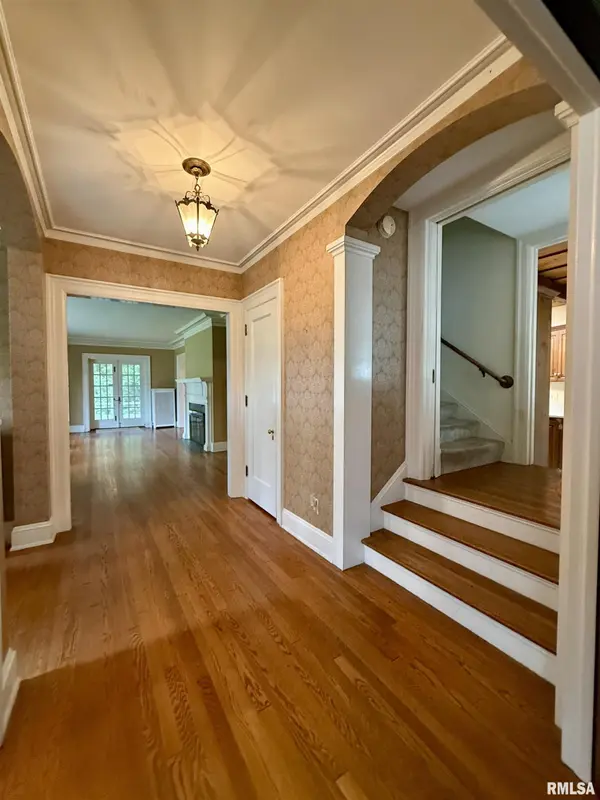 237 PARK LANE DR, Galesburg, IL 61401