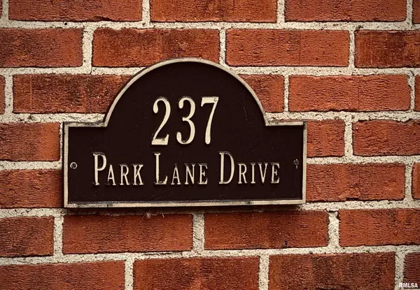 237 PARK LANE DR, Galesburg, IL 61401