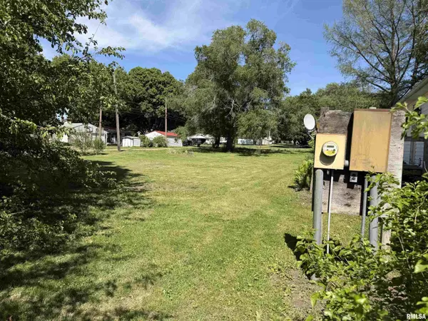 106 E ELM ST, Gladstone, IL 61437
