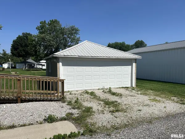 108 S ASH ST, Raymond, IL 62560