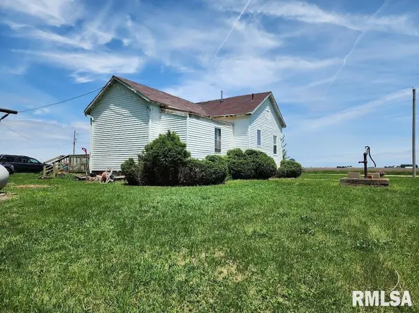 1209 1450th ST, Lincoln, IL 62656