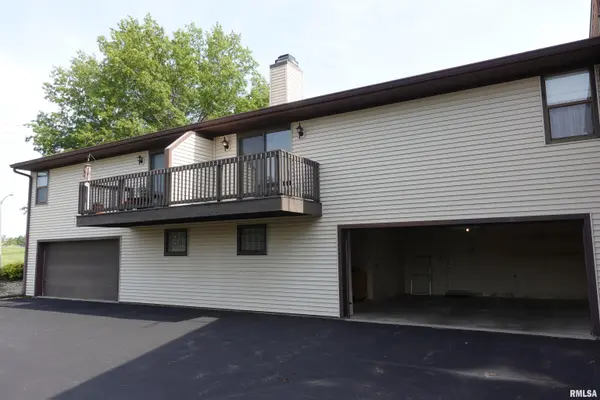 255 S SOANGETAHA RD #102, Galesburg, IL 61401
