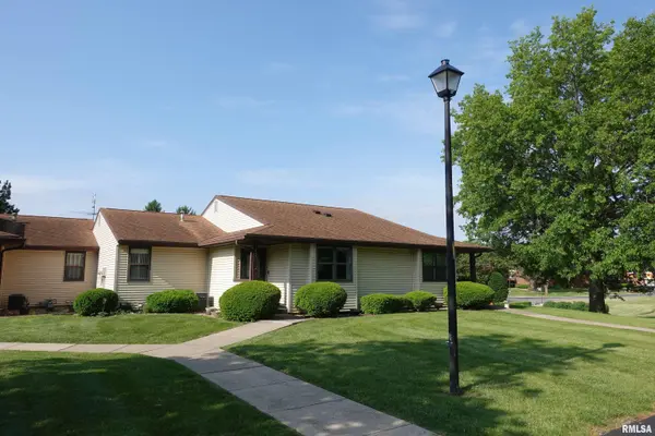 255 S SOANGETAHA RD #102, Galesburg, IL 61401