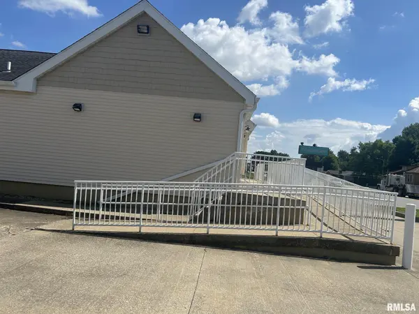 712 N WEBSTER ST, Taylorville, IL 62568