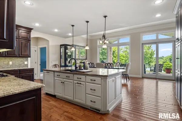 6249 Old Salem LN, Springfield, IL 62711