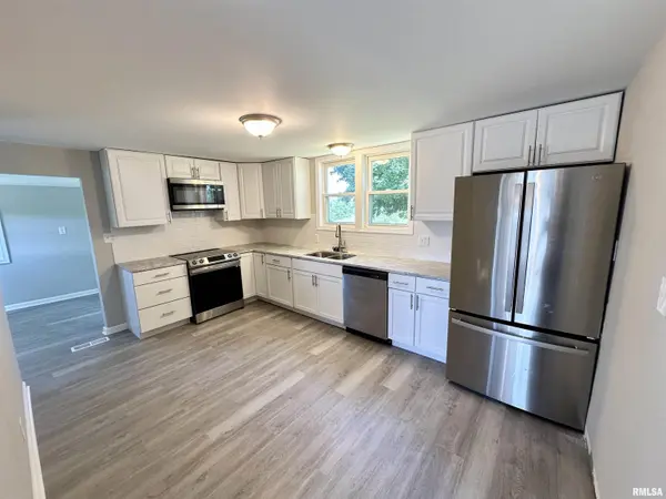 1311 McGlasson RD, Jacksonville, IL 62650