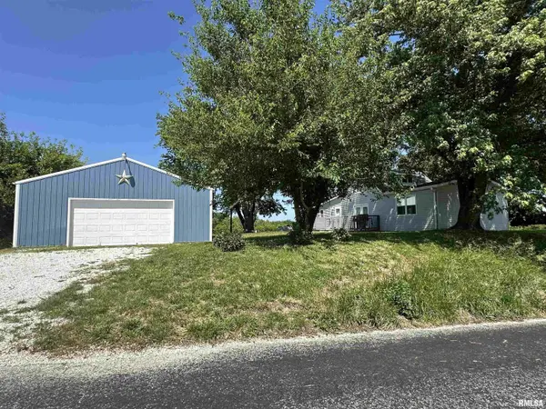 1311 McGlasson RD, Jacksonville, IL 62650
