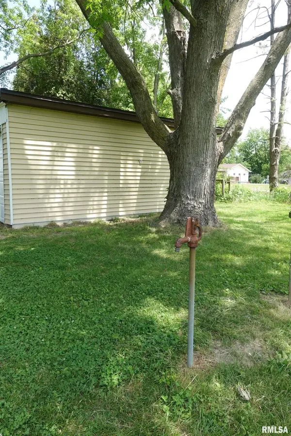 276 Knox Rd 2350 N, Rio, IL 61472