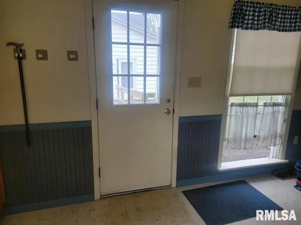 221 E HARRIS ST, Petersburg, IL 62675