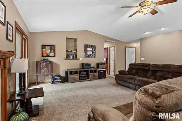 1216 Dani LN, Springfield, IL 62712