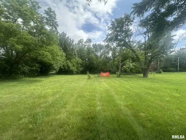 2035 Ladue RD, Jacksonville, IL 62650