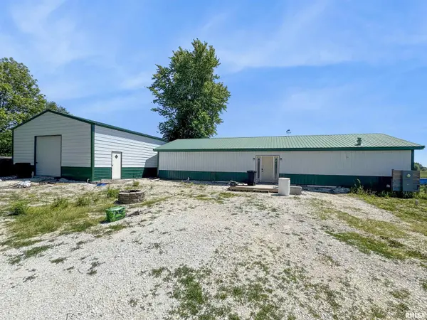 19 GRANDVIEW DR, Versailles, IL 62378