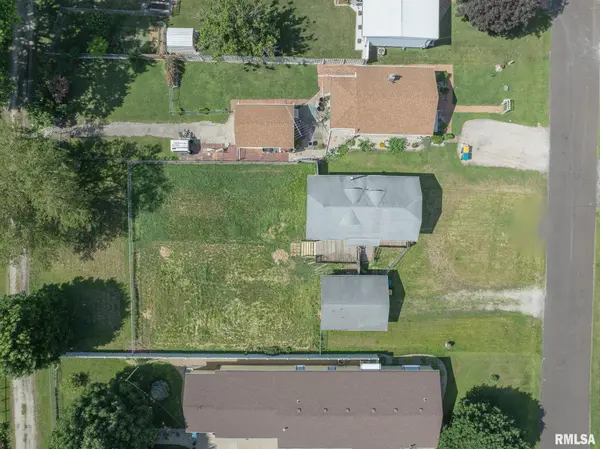 1690 BEECHER AVE, Galesburg, IL 61401