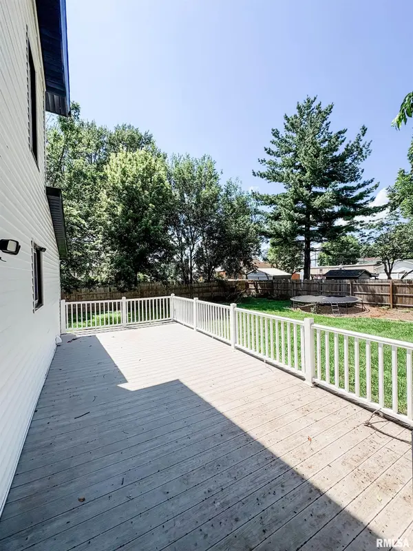 221 W WASHINGTON ST, Mendon, IL 62351