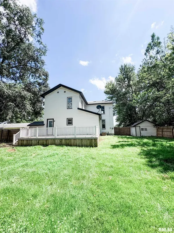221 W WASHINGTON ST, Mendon, IL 62351
