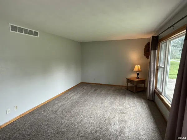 309 E Conrey ST, Williamsville, IL 62693