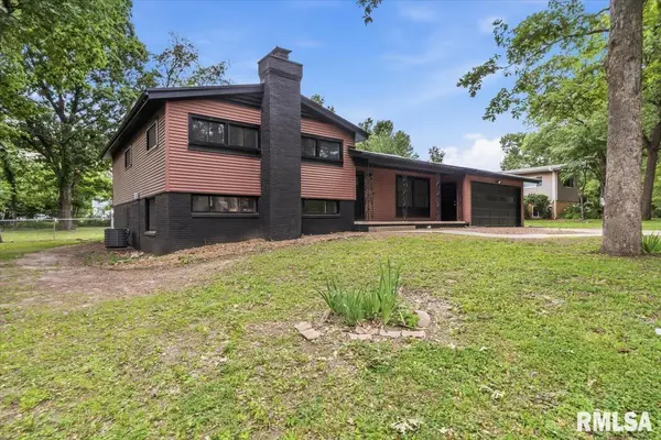 66 W Hazel Dell LN, Springfield, IL 62703