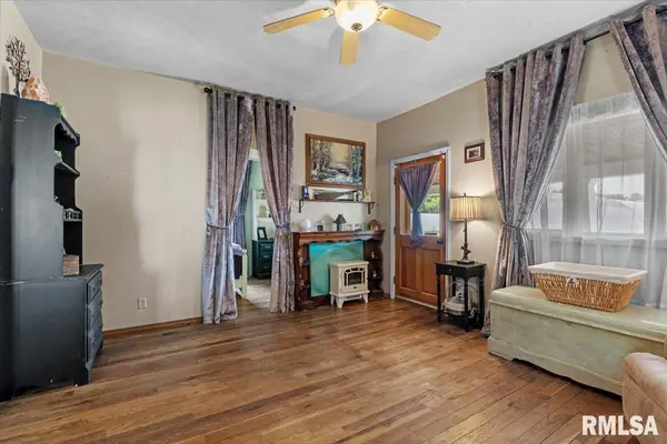 105 S 1ST ST, Oakford, IL 62673