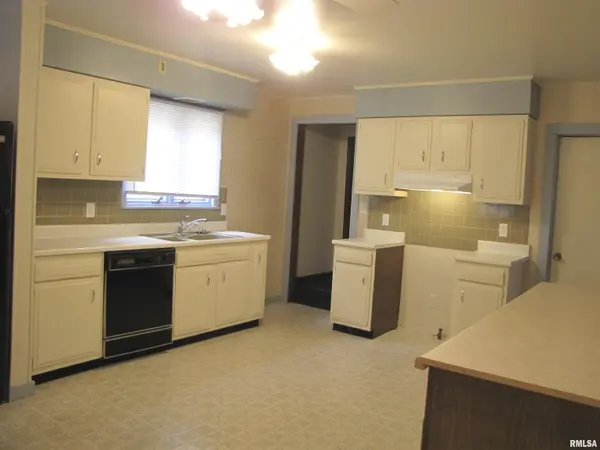 215 N STATE ST, Springfield, IL 62702