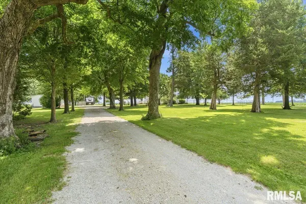 17124 Engle ST, Athens, IL 62613